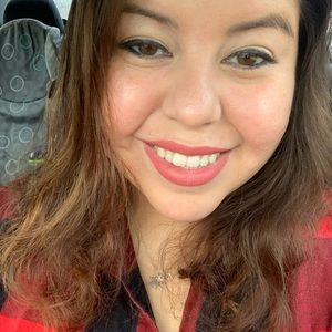 Meet your Posher, Lorrie